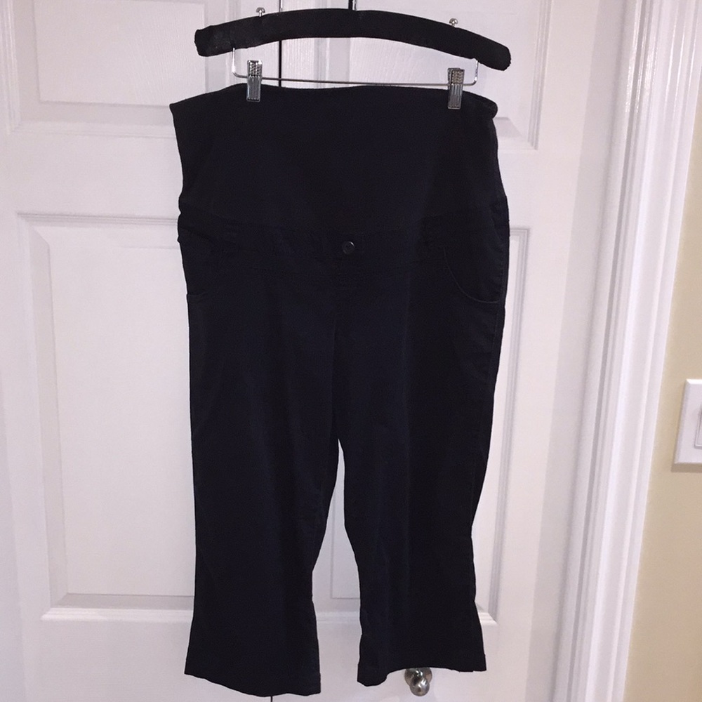 Thyme Maternity Capris Black Size Medium